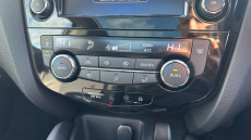 Nissan Qashqai 1.3 DiG-T N-Connecta 5dr [Glass Roof Pack] Petrol Hatchback